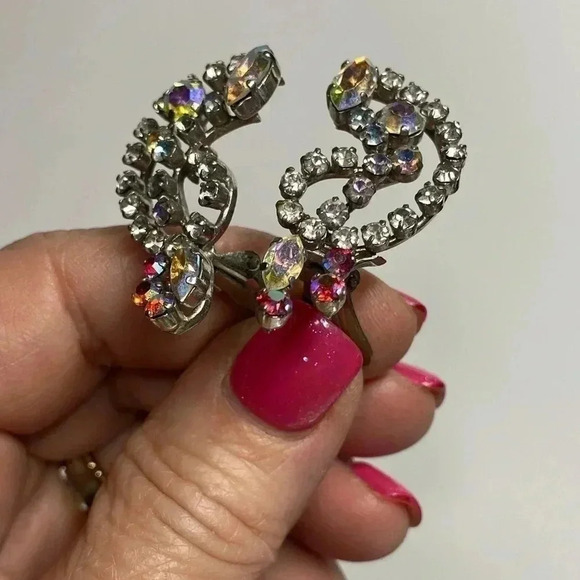 GORGEOUS CLIP ON EARRINGS. DAZZLING RED TIPS. PERFECT FOR A PARTY. - Picture 8 of 9